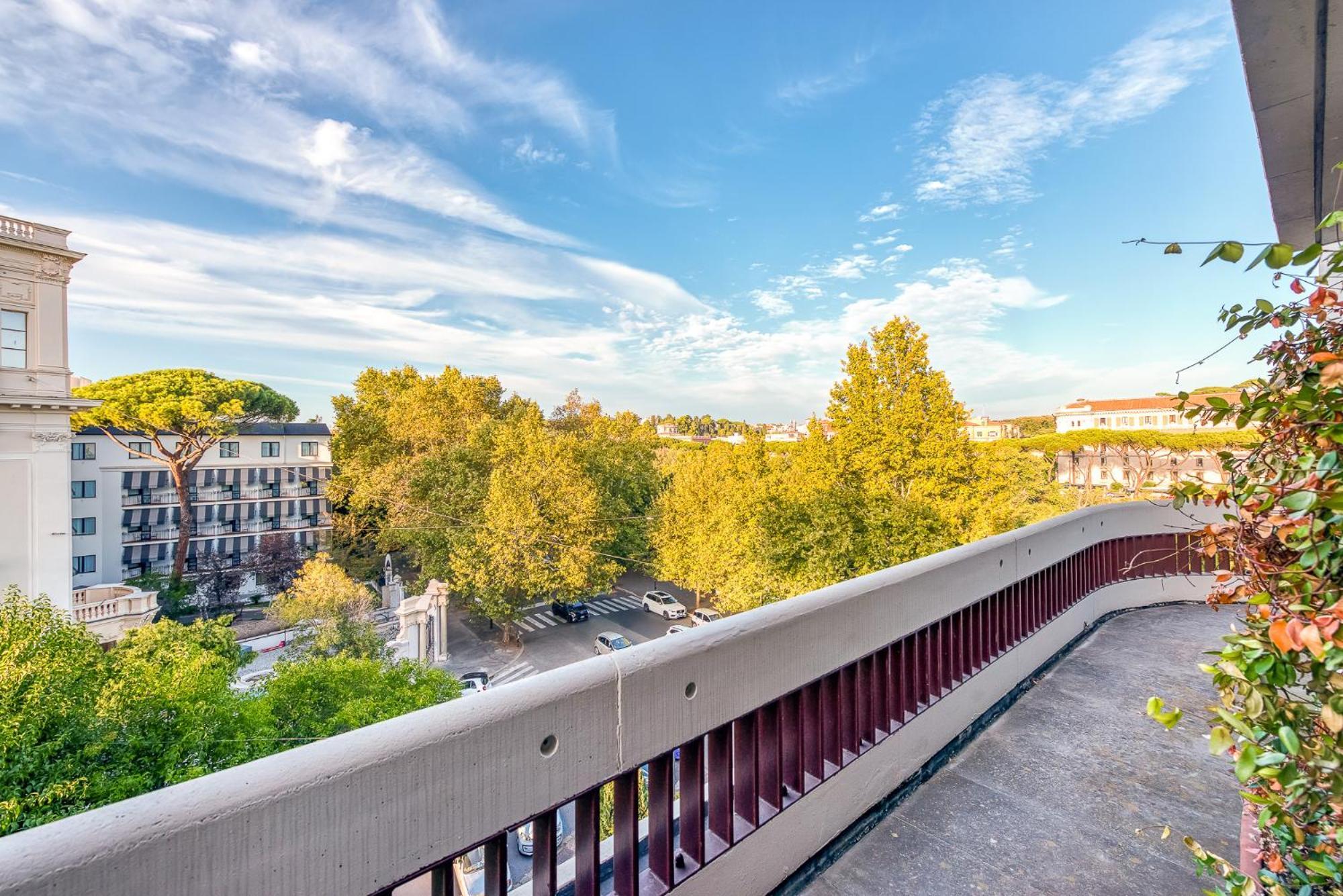 Skylife Art Gallery Loft - Riverfront Art Sanctuary Apartment