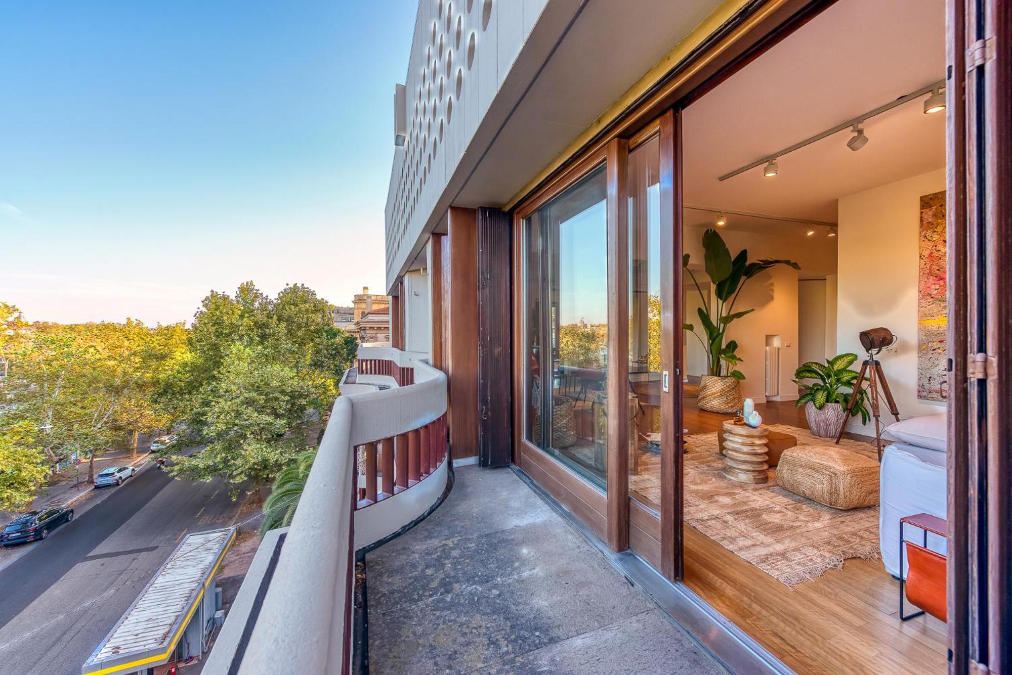 Apartment Skylife Art Gallery Loft - Riverfront Art Sanctuary
