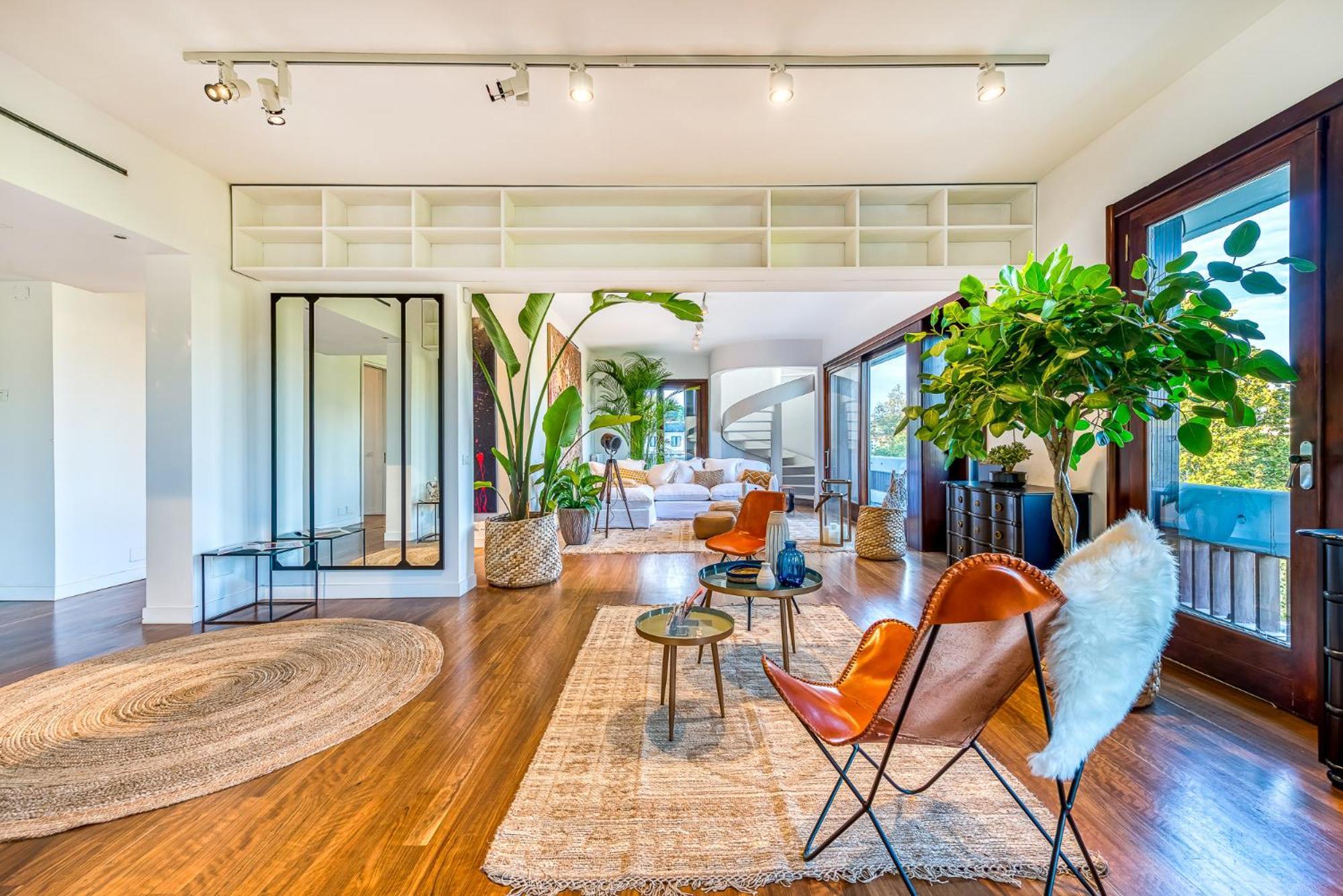 Skylife Art Gallery Loft - Riverfront Art Sanctuary Rome