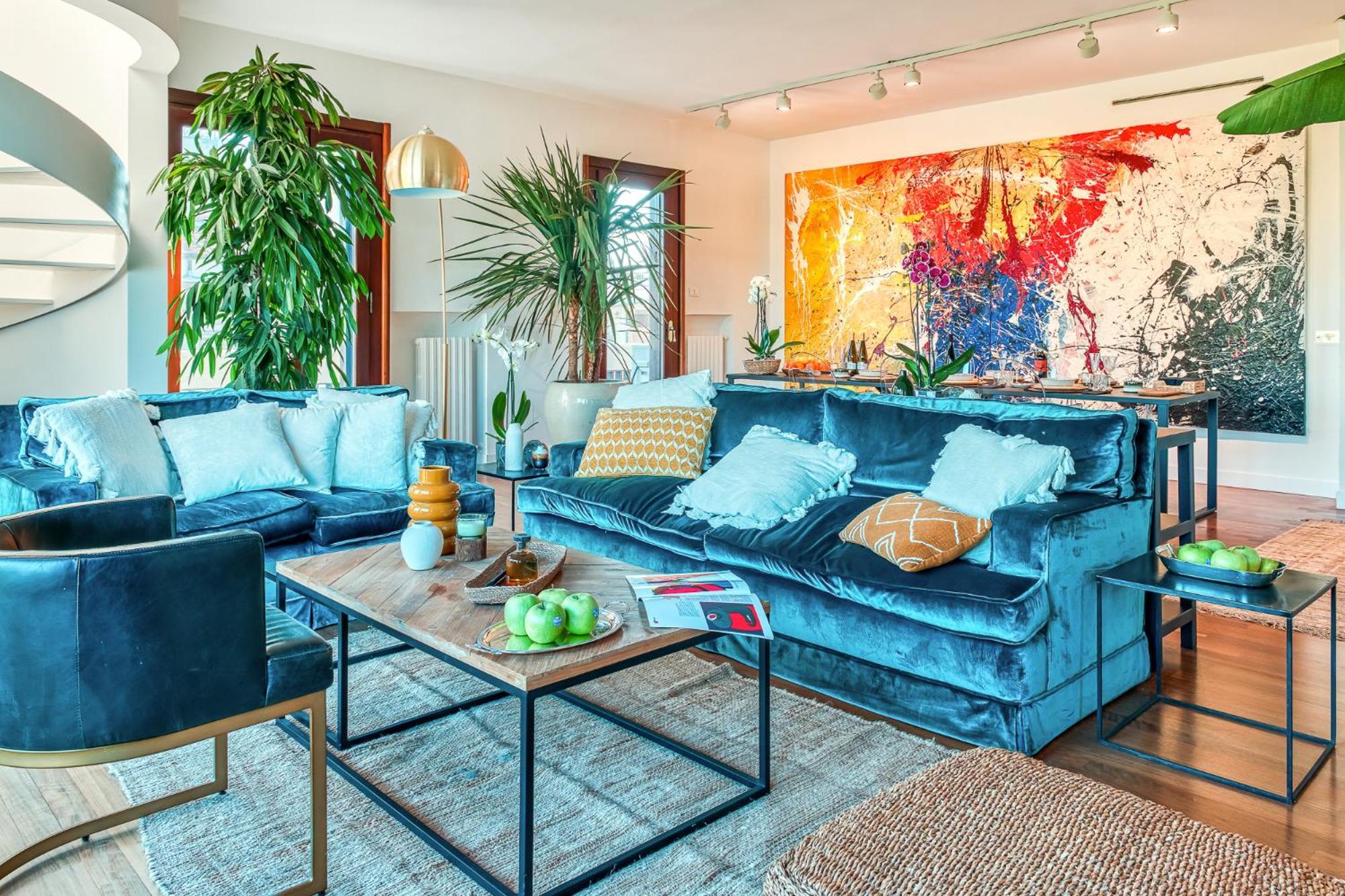 Skylife Art Gallery Loft - Riverfront Art Sanctuary Apartment