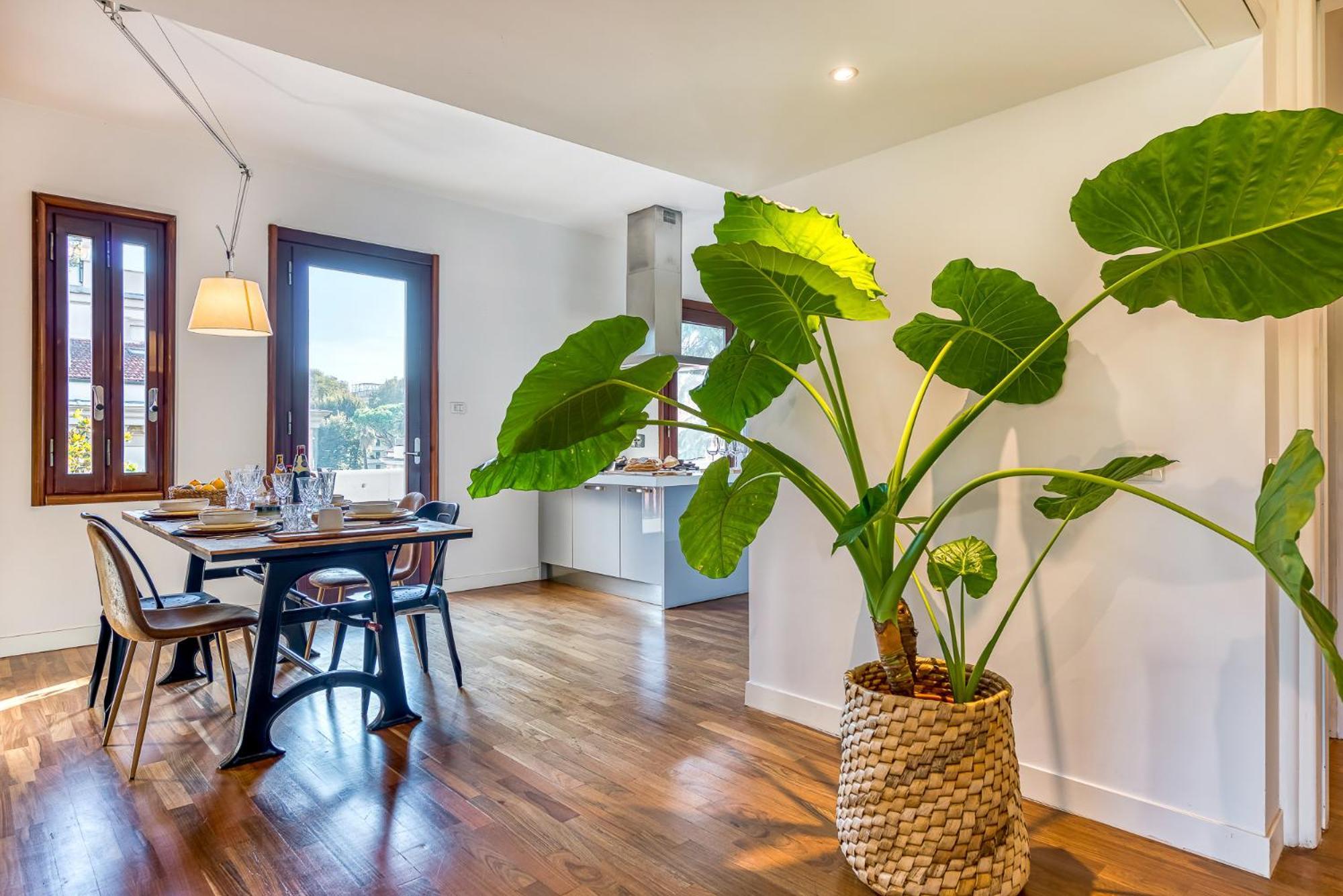 Apartment Skylife Art Gallery Loft - Riverfront Art Sanctuary *