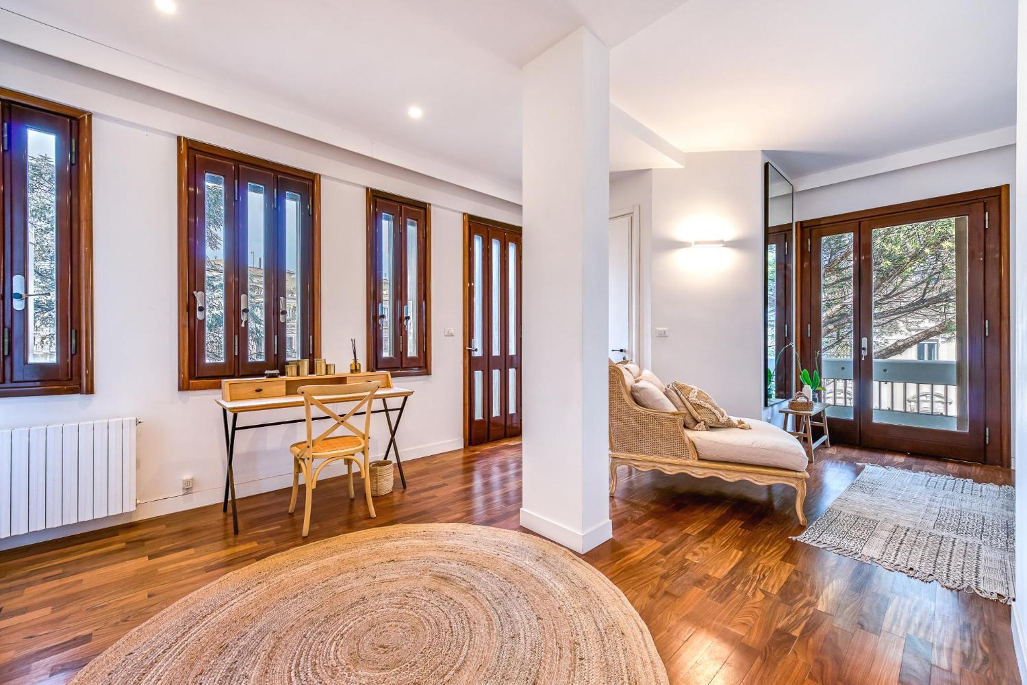 Skylife Art Gallery Loft - Riverfront Art Sanctuary * Rome