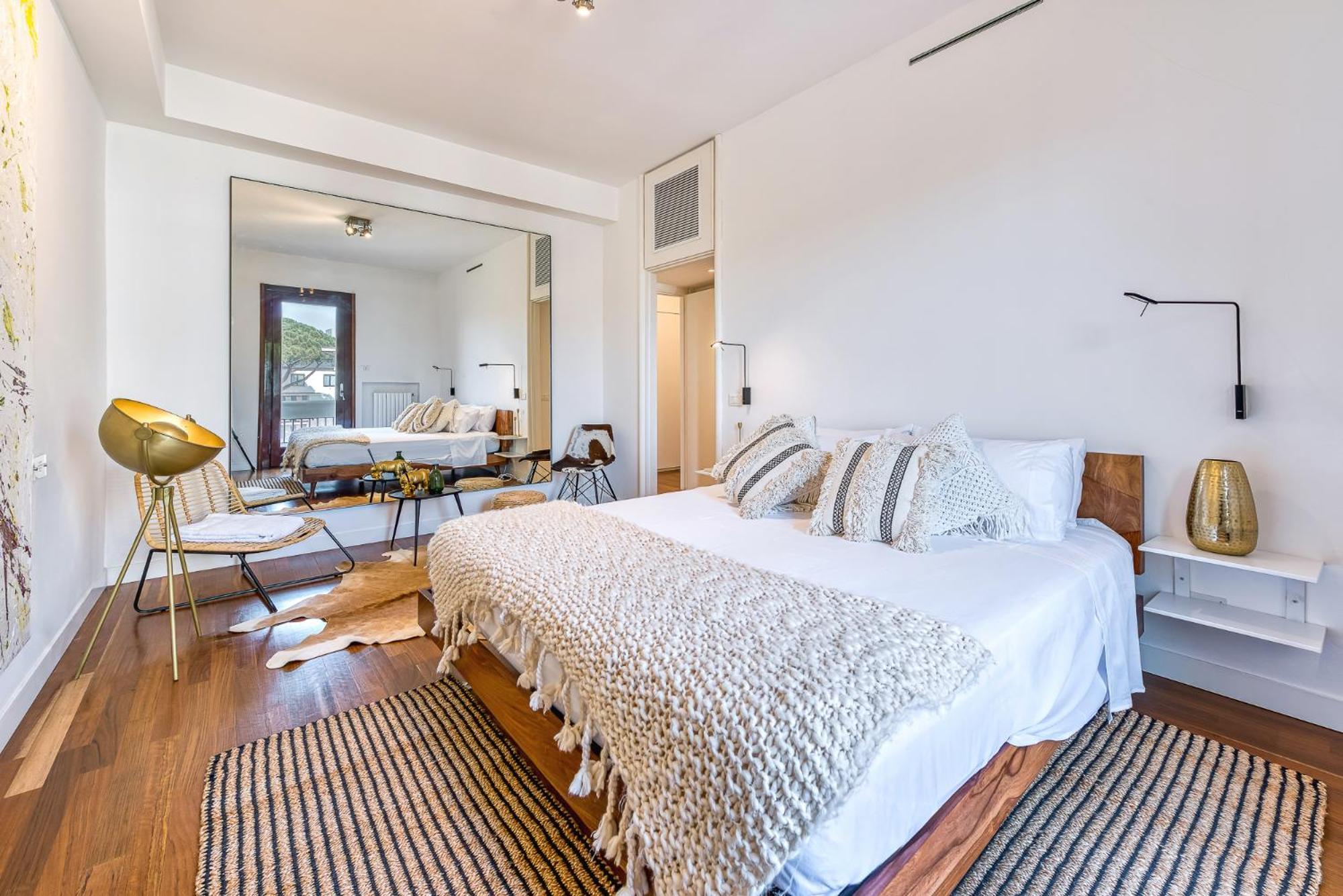 Apartment Skylife Art Gallery Loft - Riverfront Art Sanctuary *