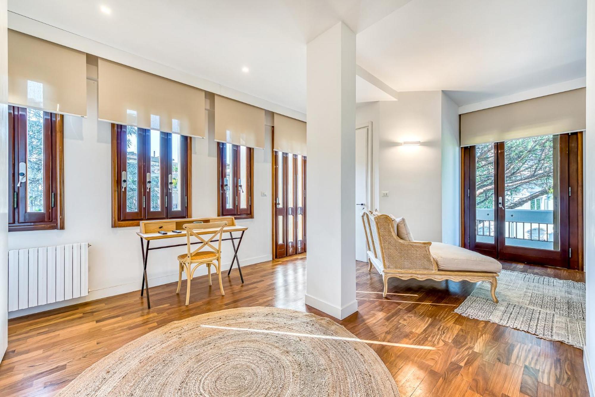 Skylife Art Gallery Loft - Riverfront Art Sanctuary Apartment Rome