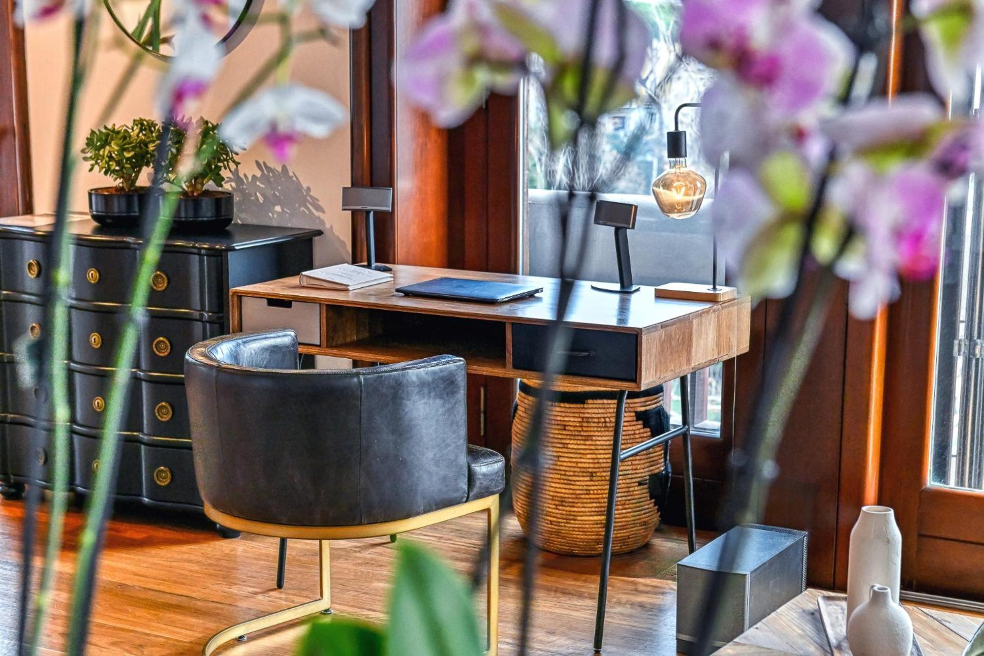 Skylife Art Gallery Loft - Riverfront Art Sanctuary Rome