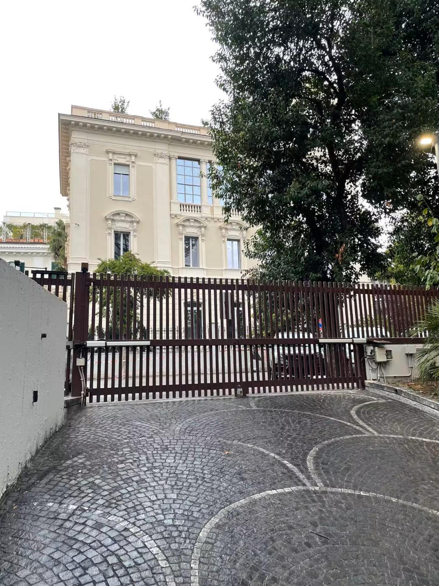 Skylife Art Gallery Loft - Riverfront Art Sanctuary Rome